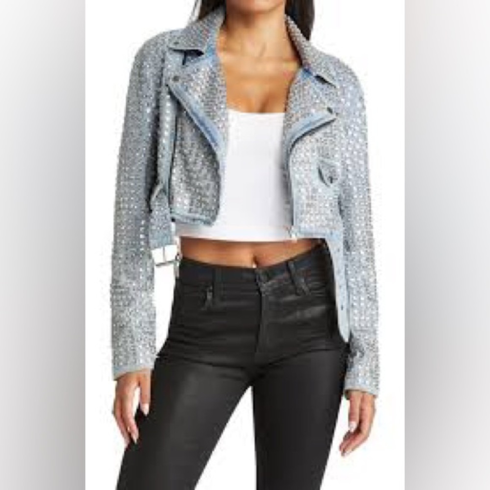 💎🌟🔥 AZALEA WANG GAZETTE 3000
STUDS MOTO JACKET IN DENIM💎🌟❤️